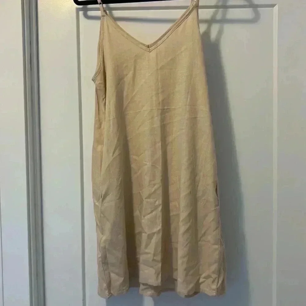 Maxi Dress Size Medium - Picture 5 of 8